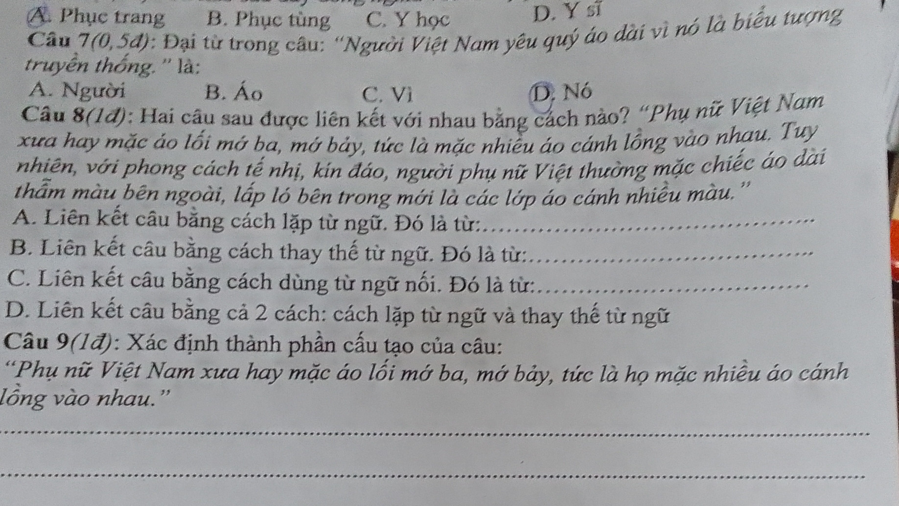 Đại từ"người Việt Nam yêu quý áo dài vì nó là biểu tượng truyền thông "