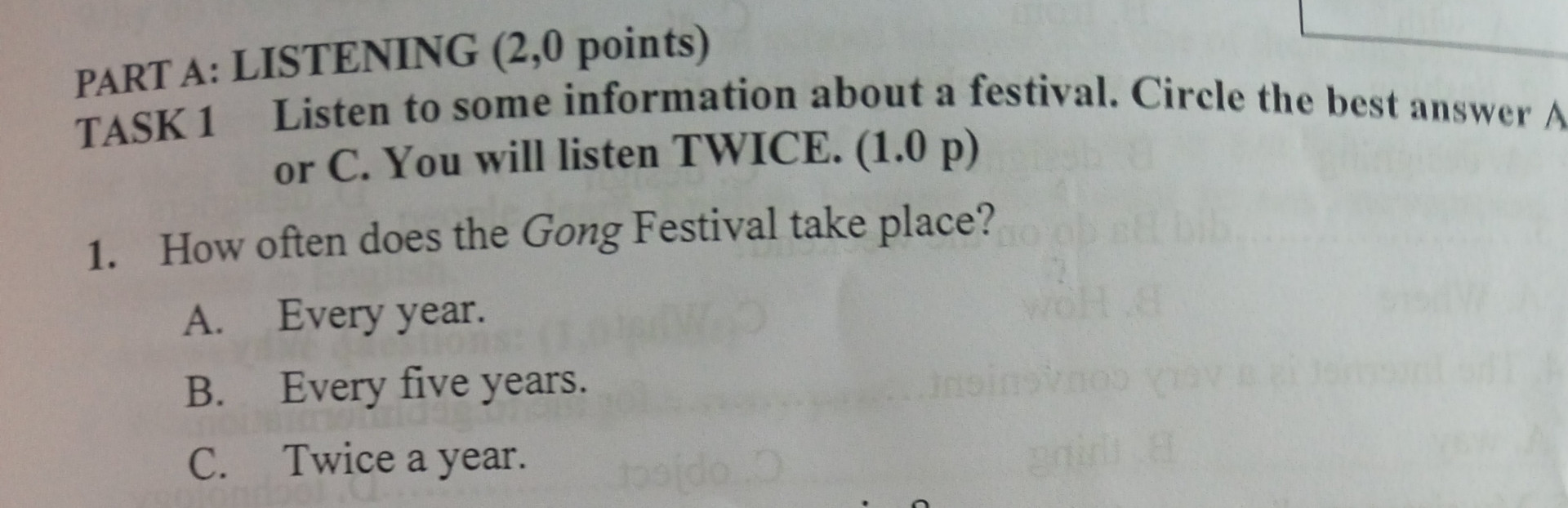 Viết bài văn tiếng anh về chủ đề Advantages of extended family
Phải có những ý sau :
+ get support together (work together to get things accomplished..)
+ be good for childcare and education ( learn how to learn, get along, get advice from older people, be good at school....)
+ learn how to build strong family bonds (share emotion, spend their free time...)