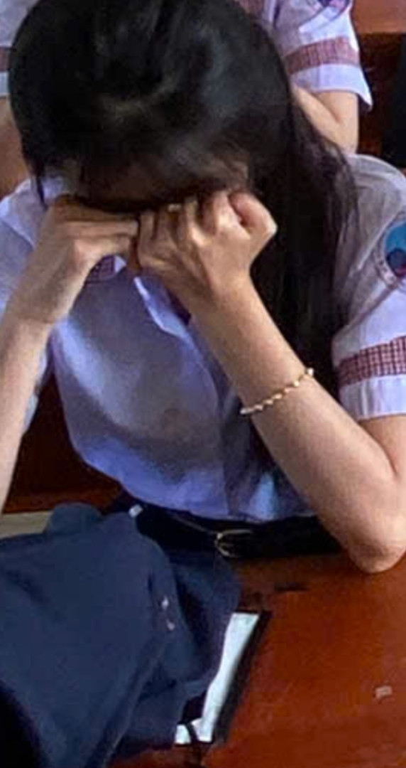 Cho tam giác ABC nhọn (AB < AC). Từ 1 điểm E trên cạnh AC vẽ đường thẳng song so