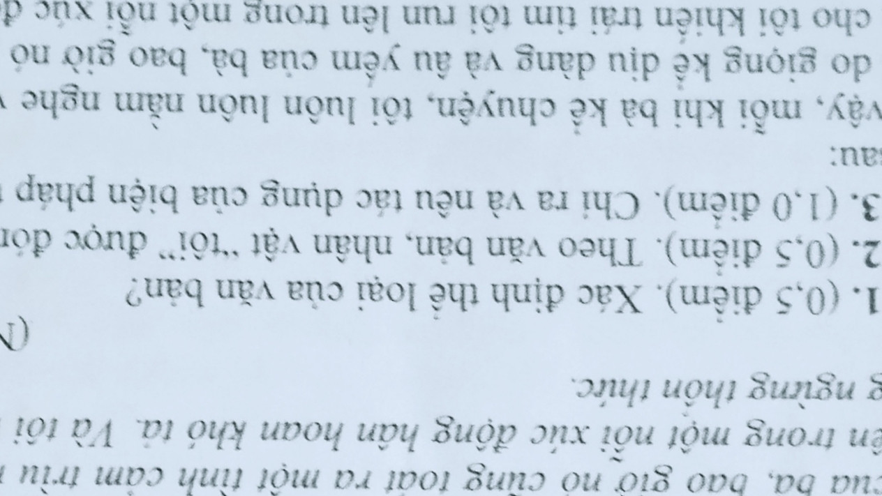Nhan đề "đôi giép của thầy"liên quan đến chi tiết nào trong văn bản