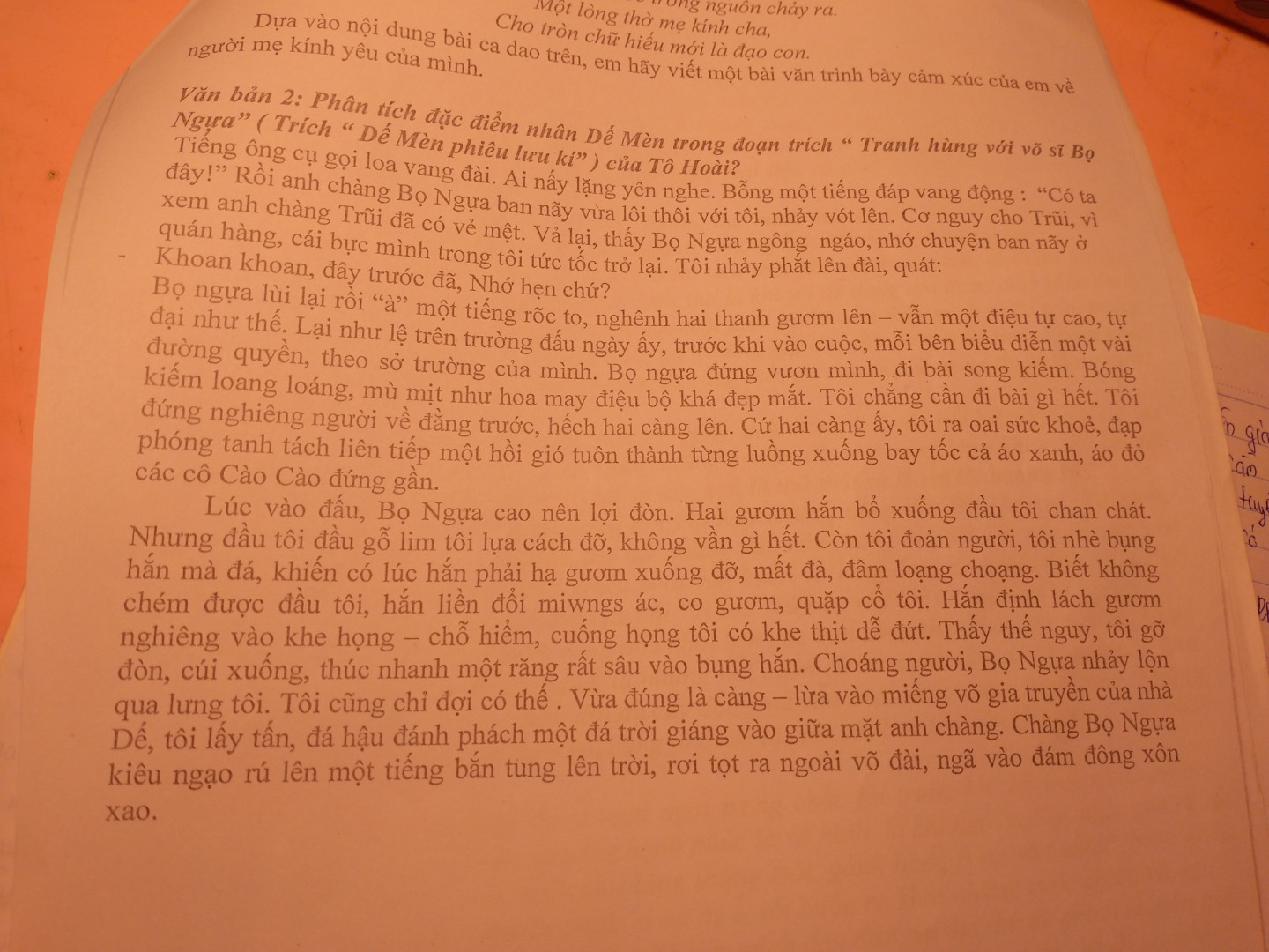 Phân tích đặc điểm nhân vật Dế Mèn trong đoạn trích "Tranh hùng với võ sĩ bọ ngựa" của Tô Hoài