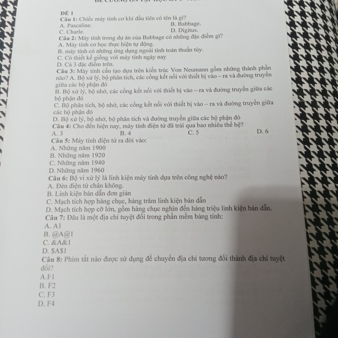 Chiếc máy tính cơ khí đầu tiên có tên là gì