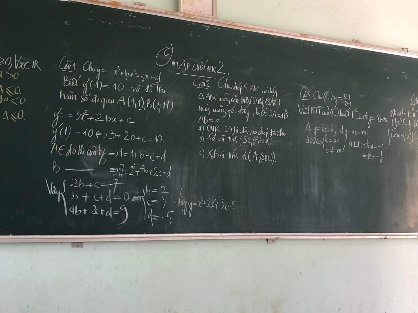 Cho hàm số y = x^3 + bx^2 + cx + d. Hãy xác định các số b, c, d biết rằng đồ thị (C)