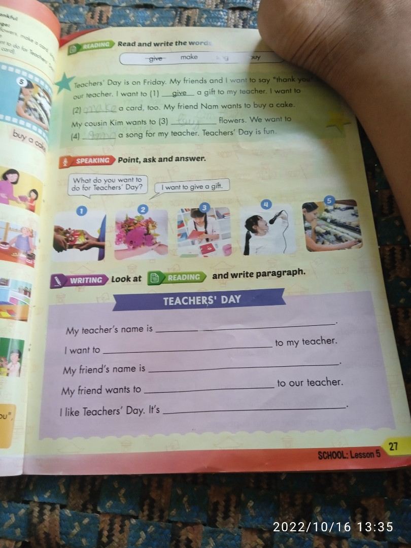 Quần vải xanh dài 150 m và dài hơn cuộn vải trắng 30 m Hỏi trung bình mỗi cuộn dài bao nhiêu mét