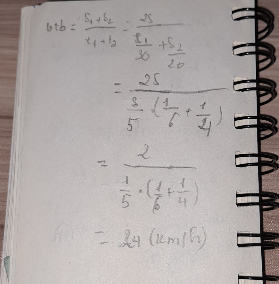 Một xe máy chuyển động trên đoạn đường AB , nửa đoạn đường đầu người ấy chuyển động với vận tốc 30 km/h nửa đoạn đường còn lại người ấy chuyển động với vận tốc 20 km/h . Tính vận tốc trung bình của người đó trên cả đoạn đường AB