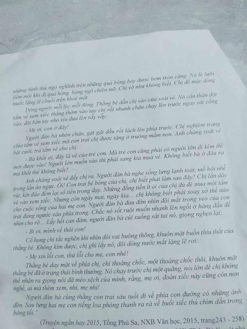 Viết bài văn phân tích chủ đề về nét đặc sắc của đoạn trích vé xem xiếc
