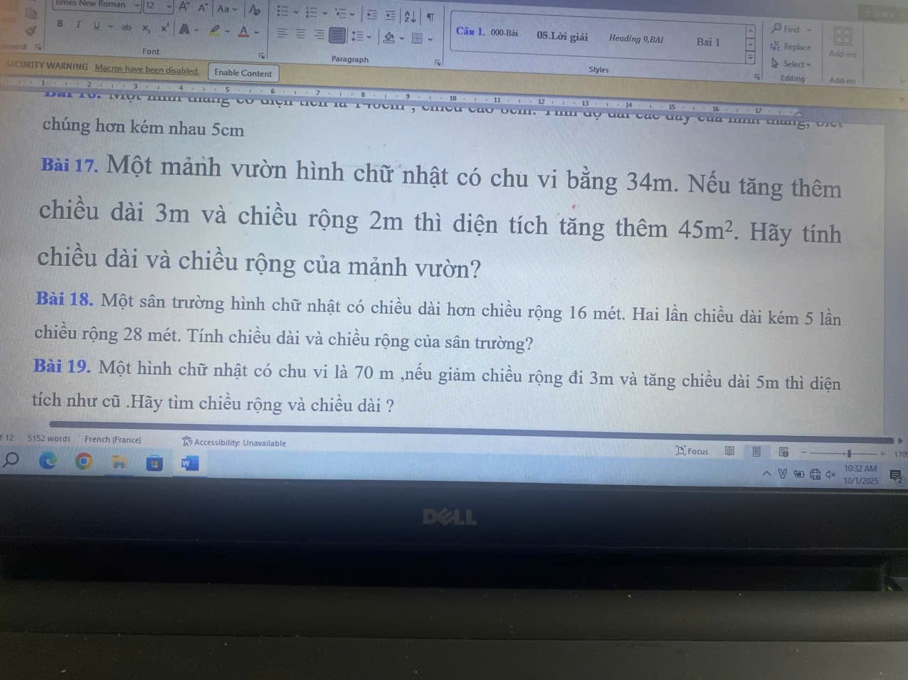 một sân trường hình chữ nhật có chiều dài hơn chiều rộng 16 mét. Hai lần chiều d