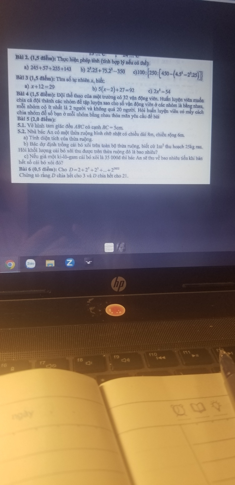 Đội thể thao của 1 trường có 32 vận động viên . Huấn luyện viên muốn chia cả h