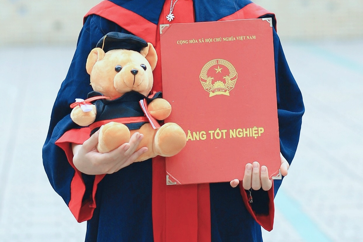 Có ai cần mình giải bài này không: 
Hai thành phố cách nhau 2 28,5 km, một xe máy đi từ thành phố A đến thành phố b với vận tốc là 38,6 km/h một ô tô khởi hành cùng một lúc với xe máy đi từ Thành phố b đến thành phố A với vận tốc 44,8 km/h hỏi sau mấy giờ xe máy vào ô tô gặp nhau