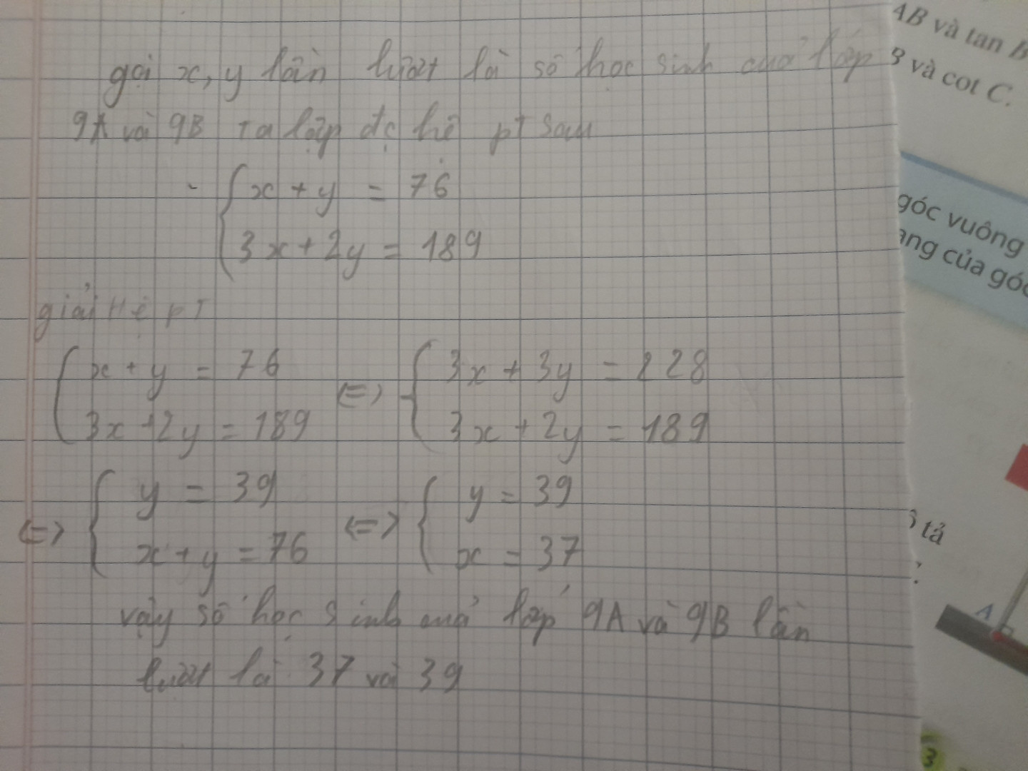 Giải bài toán sau đây bằng cách lập phương trình: Tổng số học sinh của h
