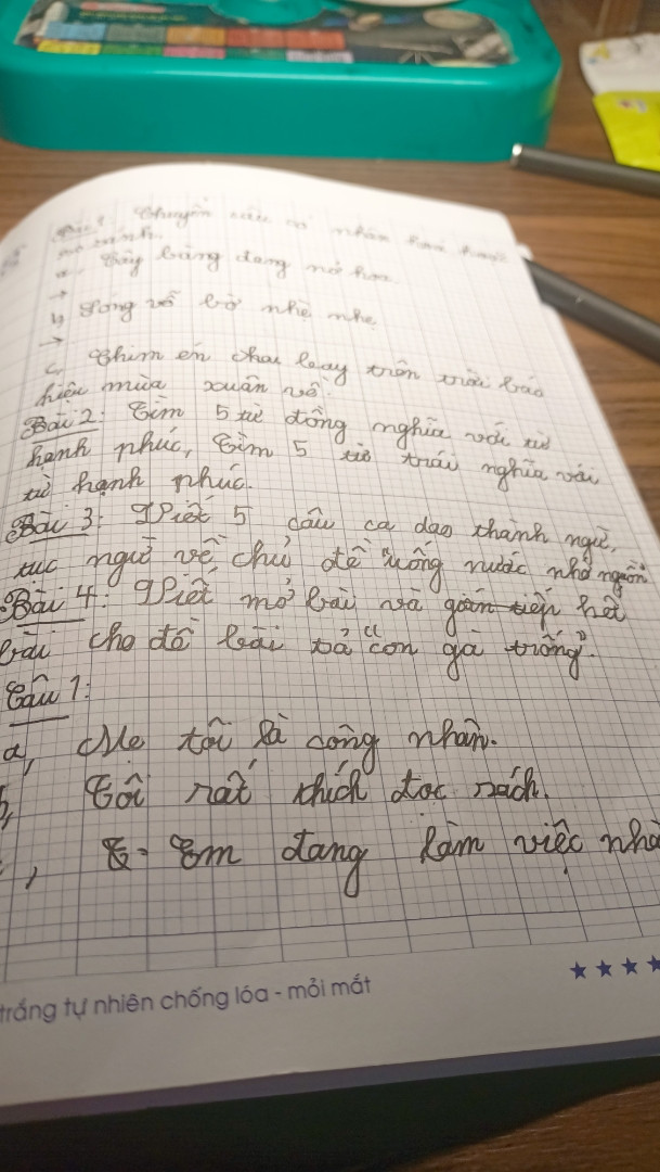 Một mảnh đất hình vuông có chu vi là 40 dm. Diện tích của mảnh đất đó là:        m²