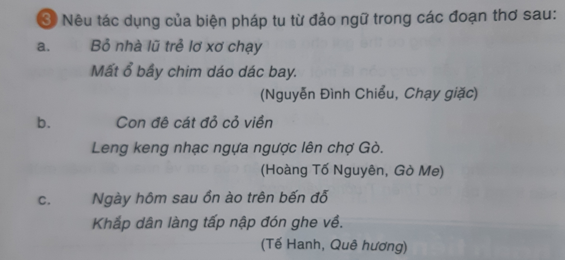 chỉ ra câu thơ, câu văn có sử dụng biện pháp tu từ đảo ngữ trong các trường hợp sau: a.Lặn lội thân cò khi quãng vắng 
Eo sèo mặt nước buổi đò đông 
b. Xóm làng xanh mát bóng cây,
Sông xa trắng cánh buồm bay lưng trời. 
c.Chị dậu về đến đầu nhà đã nghe tiếng khóc khàn khàn của hai đứa trẻ. Sấp ngửa, chị chạy vào cổng, quẳng cả rổ mẹt, mê nón xuống sân, rồi vội vàng chị vào trong nhà