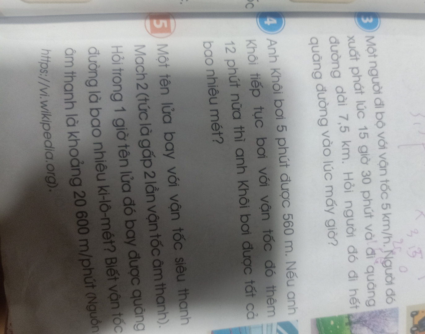 Giải giúp tui bài giải câu 3 này với ạ: một người đi bộ với vận tốc 5 km/h người đó xuất phát lúc 15 giờ 30 phút và đi quãng đường dài 7, 5 km hỏi người đó đi hết quãng đường vào lúc mấy giờ?