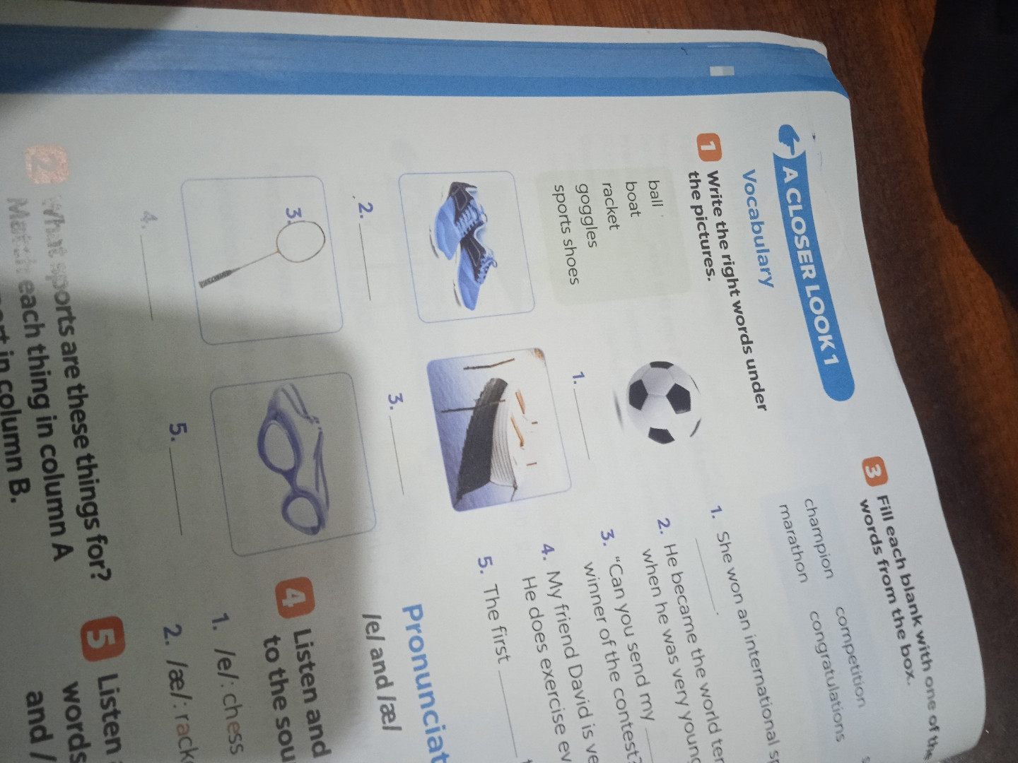 Write the right words under the pictures.
Ball
Boat
Goggles
Sports shoes
1,2,3,4,5